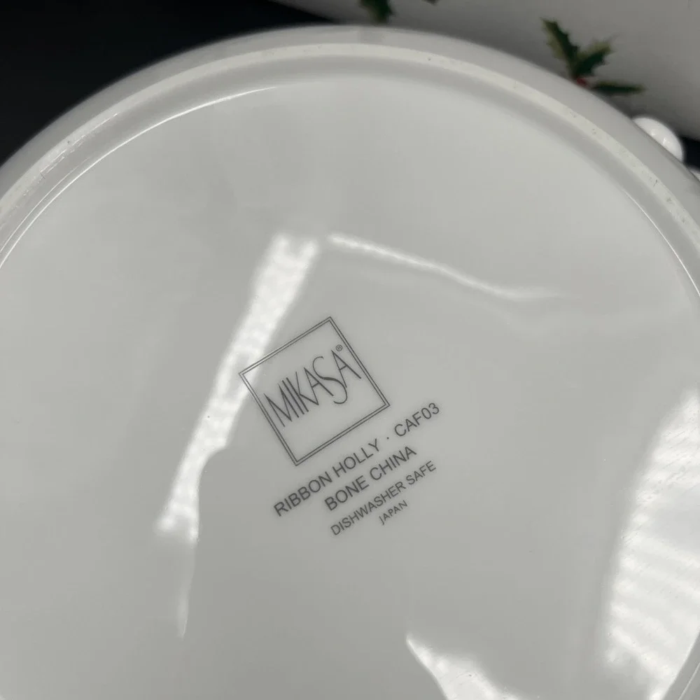 Mikasa Ribbon Holly Covered Casserole Dish‎